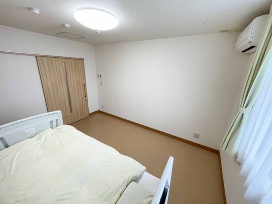 ベッドのある居室