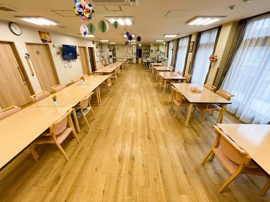 広々としたダイニングルーム