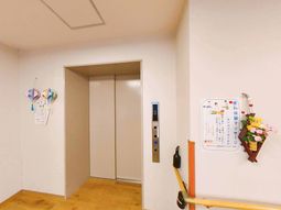 エレベーター前廊下