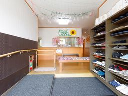 エントランスの手すりと靴棚