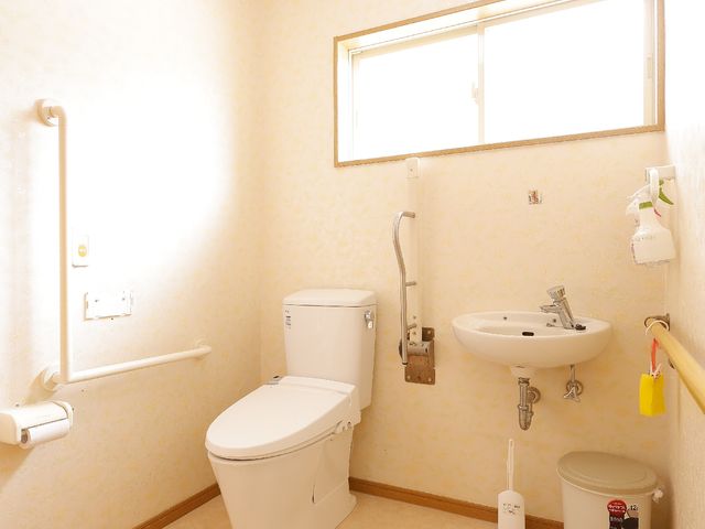 清潔なトイレの環境 トイレ 清潔感あるトイレでの環境づくりを大切にしています。衛生管理に配慮のある職場です。