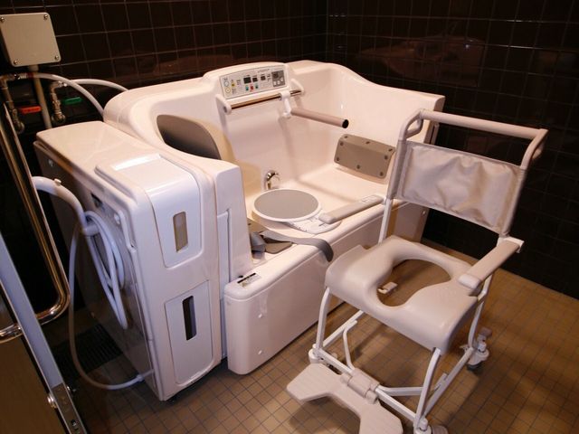 最新の介護浴室 浴室 最新設備を整えた浴室で、利用者様のケアを行っていただけます。