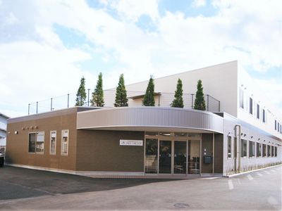 広々とした快適な施設外観
