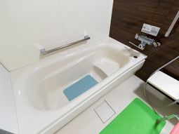 清潔感ある快適浴室