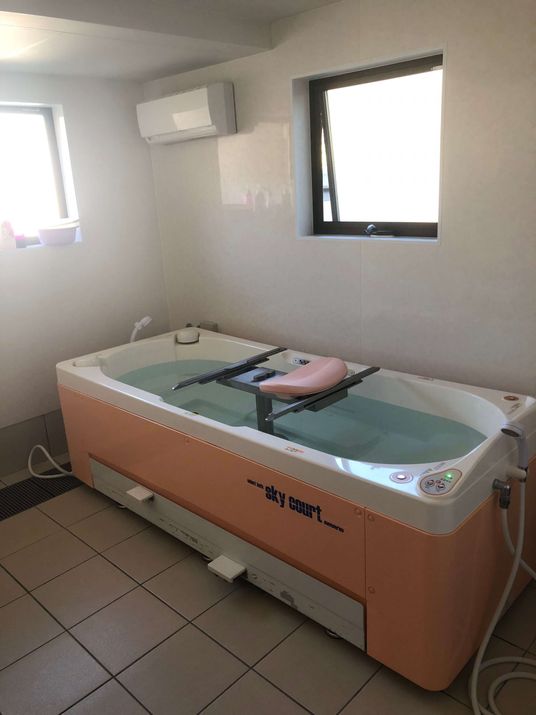 広々とした浴室