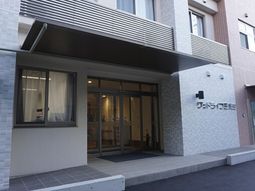 きれいな建物のエントランス