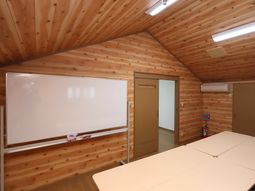 木目調の多目的室