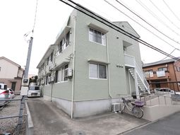 緑色のビル外観