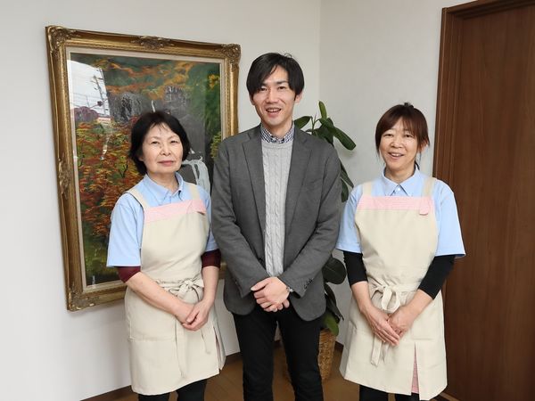 スタッフの笑顔の集合