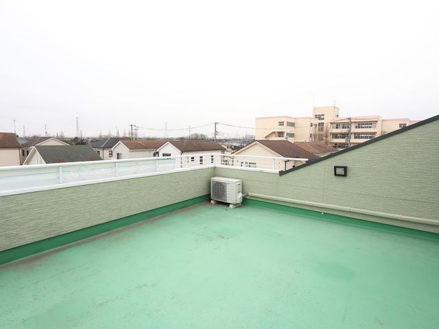 広々とした屋上の風景
