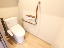 手すり付きトイレ部
