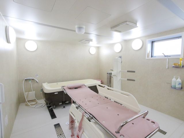 設備整った浴室 浴室 最新の設備を備えた浴室で、入居者様の支援が行える職場環境です。