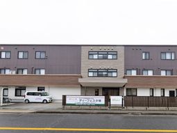 モダンな建物の正面