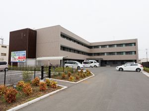 職員が働く施設外観