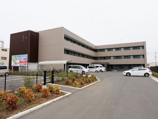 職員が働く施設外観