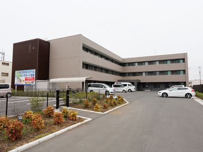 職員が働く施設外観
