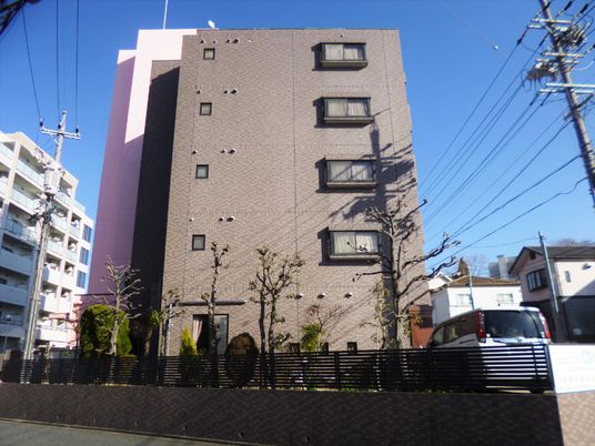 現代的な建物の外観