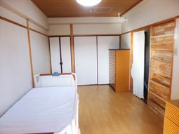 和風デザインの明るい居室
