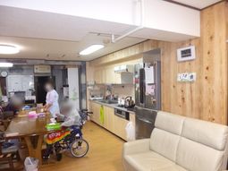 共用居間の日常風景