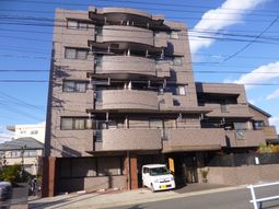 多階建て建物の外観