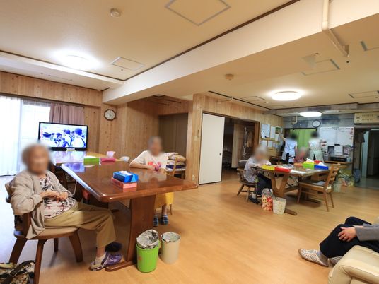 賑やかな共有スペース