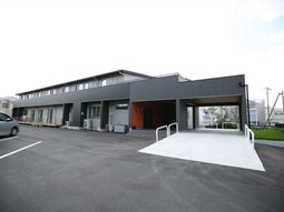 モダンな外観の施設