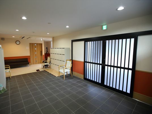 明るい受付エリア