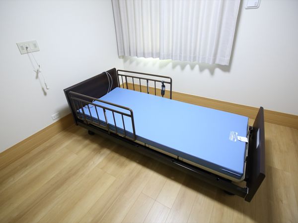 居室の整理整頓されたベッド