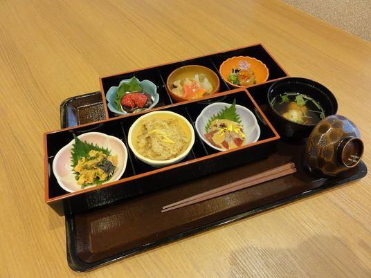 和風の彩り豊かな食事