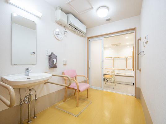 洗面台と浴室の入口