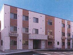 明るい外観の建物