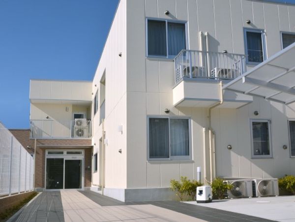 清潔感ある建物エントランス