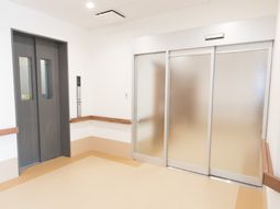 明るい和室のエントランス