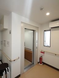 エレベーターの入り口