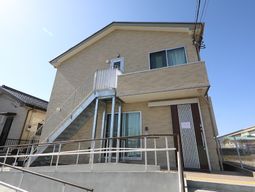 明るい外観の建物