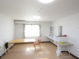 明るい広々とした居室