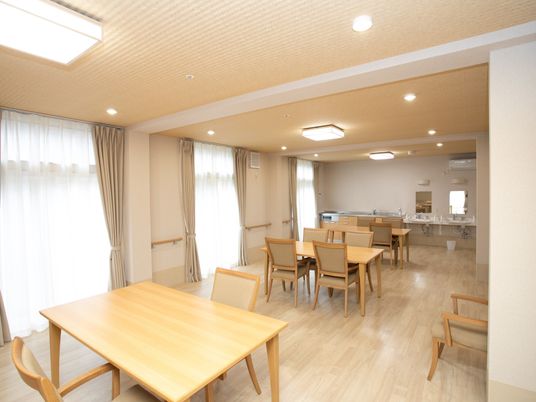 清潔感あるダイニングスペース