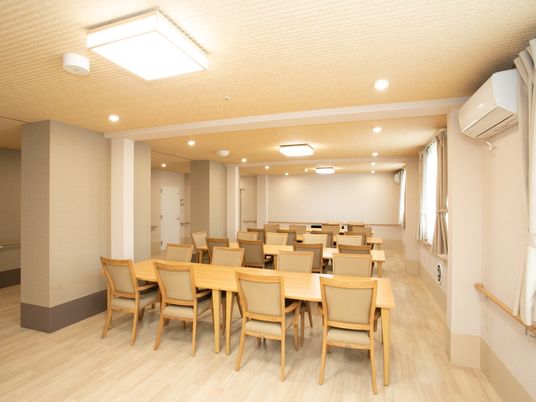 明るく清潔な食堂