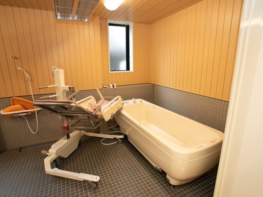 広々とした浴室設備