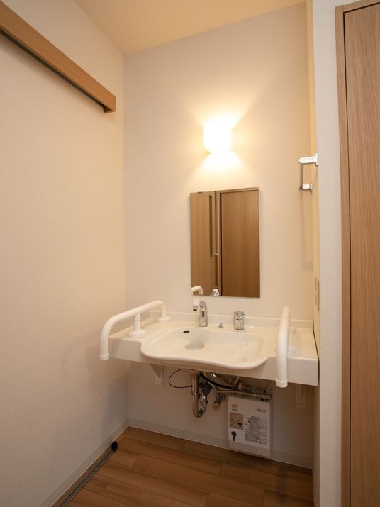 手すり付き洗面設備