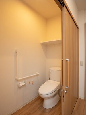 バリアフリーのトイレ空間