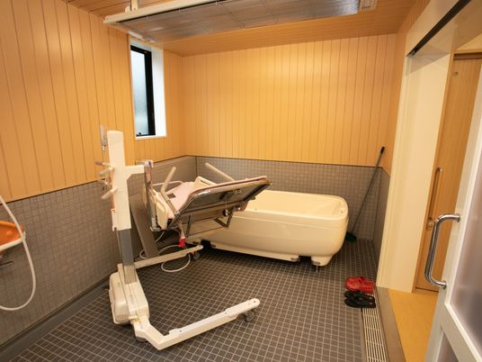 心地よいケアを提供する浴室