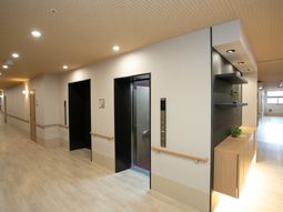 廊下の明るい様子