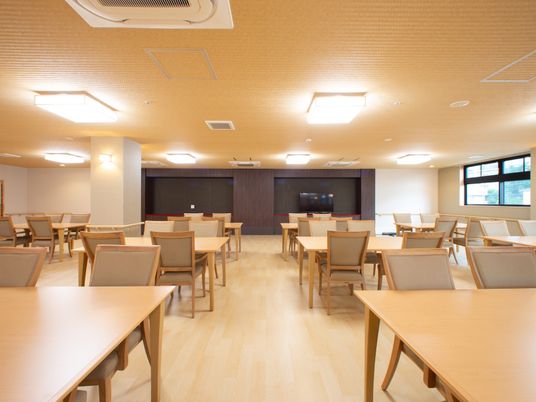 広々とした食堂スペース