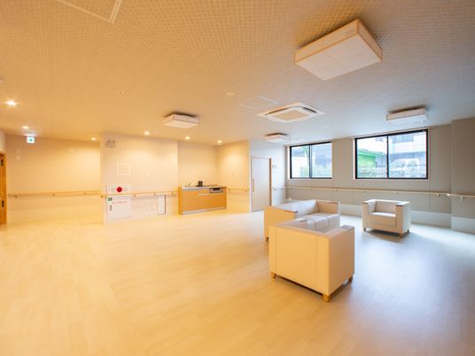 清潔な共用リビングルーム