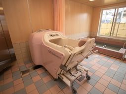 特殊浴槽のある空間