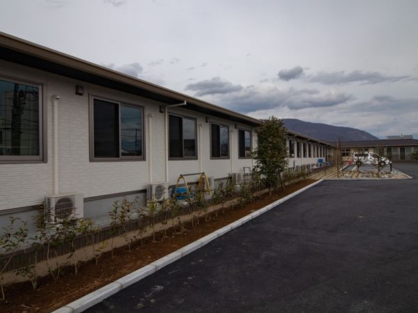 新築そうな一階建施設