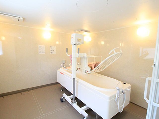 最新機器のある浴室 浴室 寝たきりの方でも安全に気持ちよく入浴していただけます。