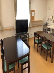 明るい共用リビング空間