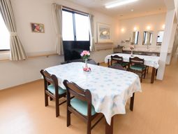 明るいダイニング空間